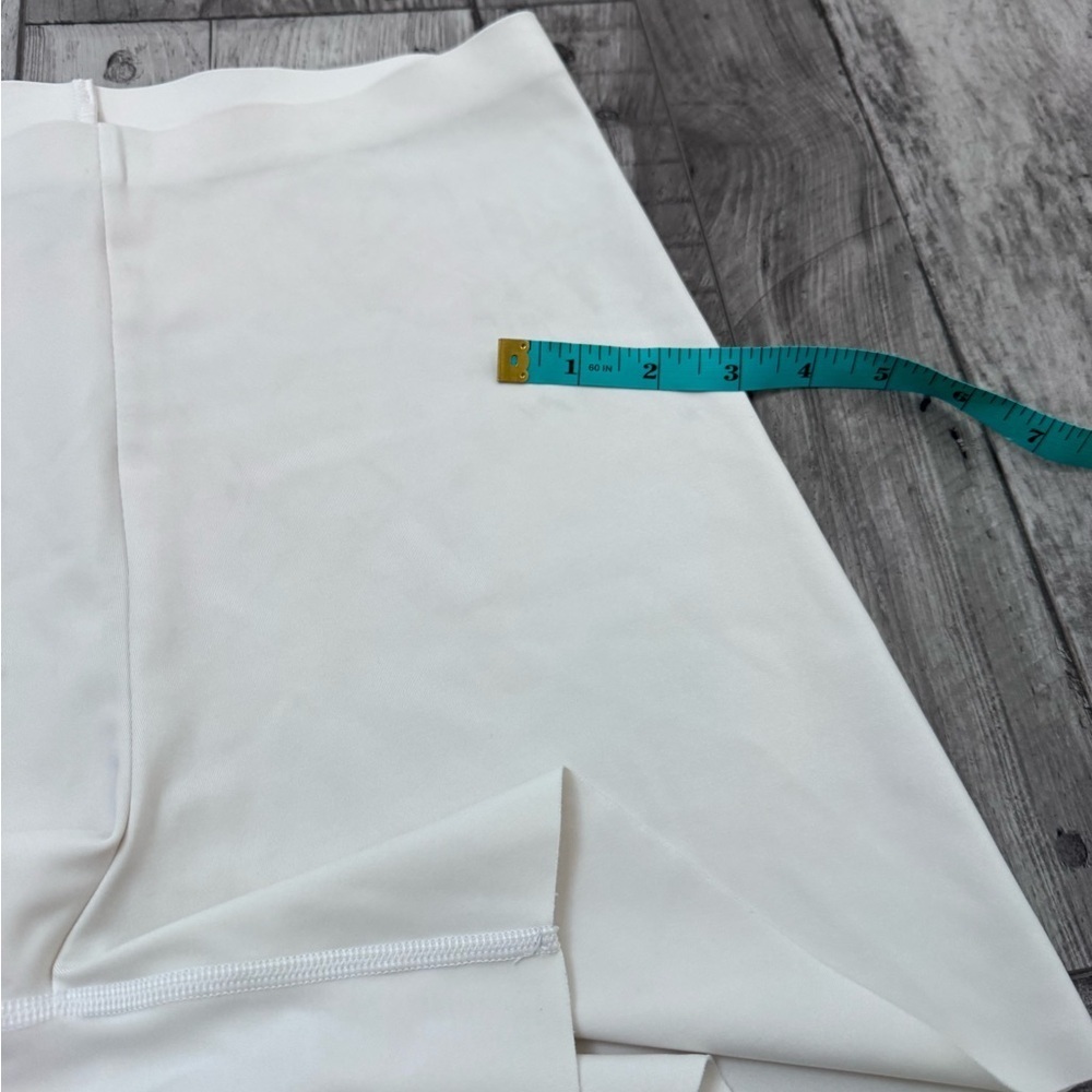 Women’s Greyson Shorts Golf Bike Arctic White Medium - Picture 7 of 7